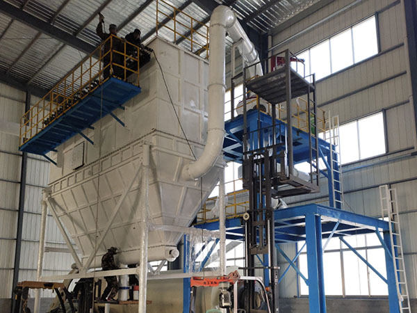 江蘇客戶球磨（mó）+分級機安裝（zhuāng）中